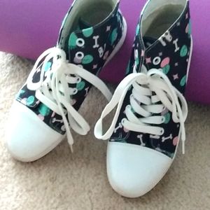 SALE!|Pusheen|HOT TOPIC EXCLUSIVE| HIGH TOPS| Woman's SIZE 8| Black 🎃 |